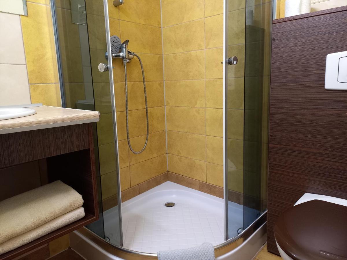 Pokoje Goscinne Jaga Kielce Exterior foto