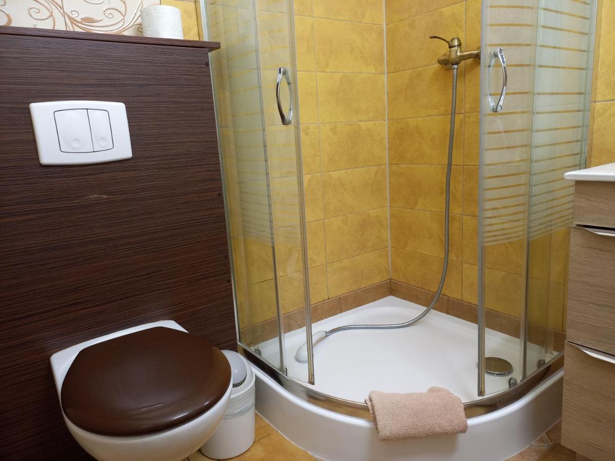 Pokoje Goscinne Jaga Kielce Exterior foto